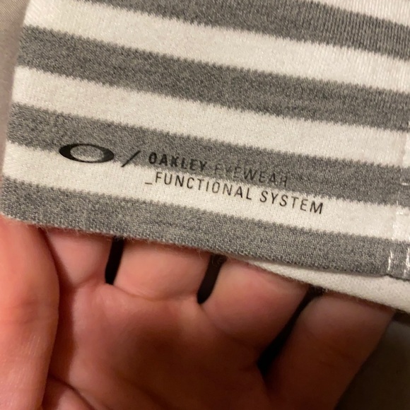 Oakley Gray & white striped collared polo shortsleeve men’s regular fit shirt XL - Picture 6 of 9